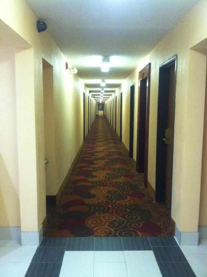 Готель Super 8 South By Wyndham Боулінг-Грін Екстер'єр фото